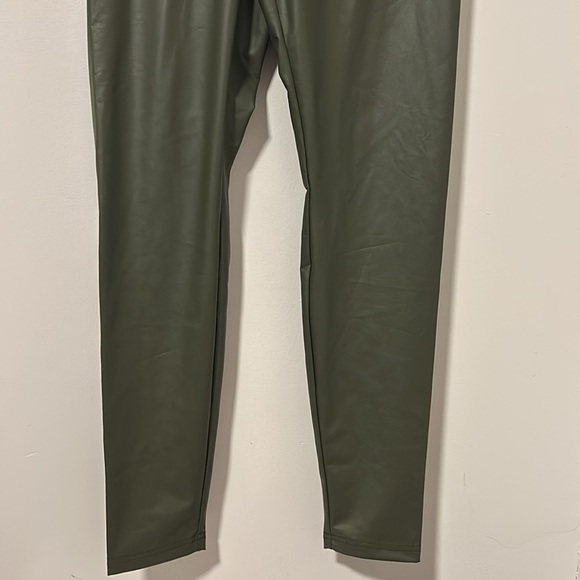 NWT Aerie Faux Leather Forest Green Leggings Size Large - Picture 2 of 5